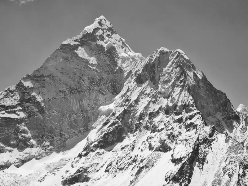 Helicopter landing near Makalu