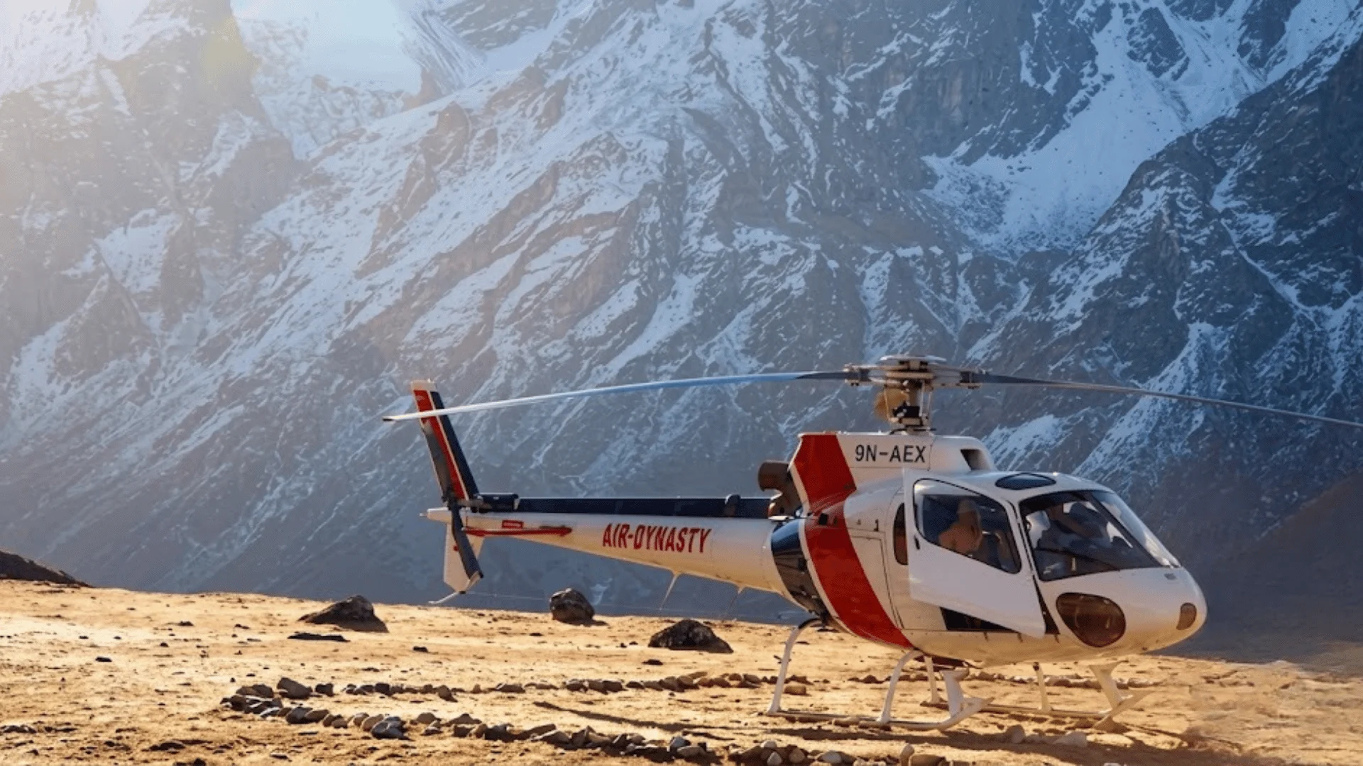 Helicopter landing near Makalu